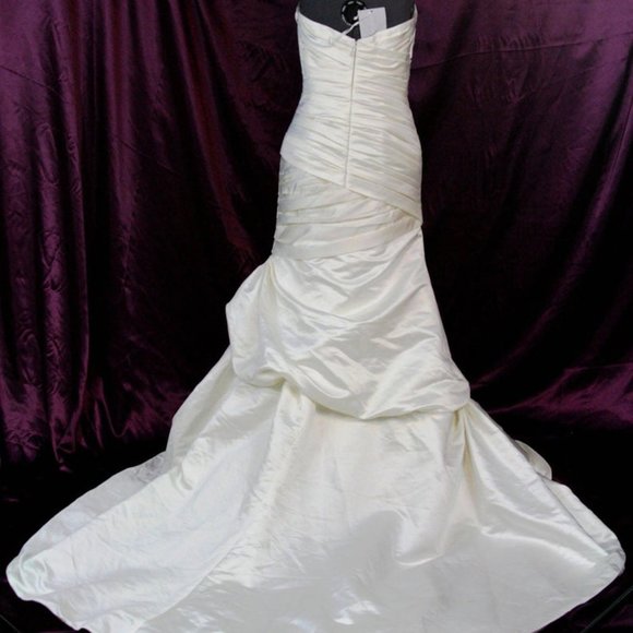KIRSTIE KELLY BRIDAL Size 18 - Picture 5 of 6